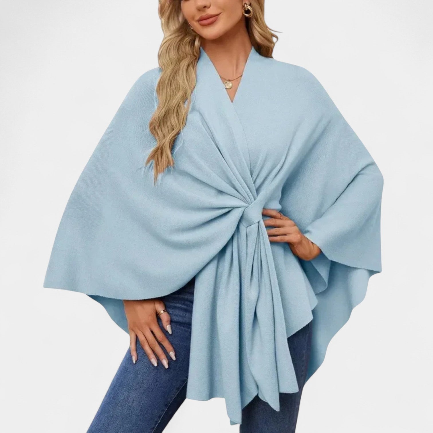 Daniela – Elegantno lepršavo pončo s čvorom
