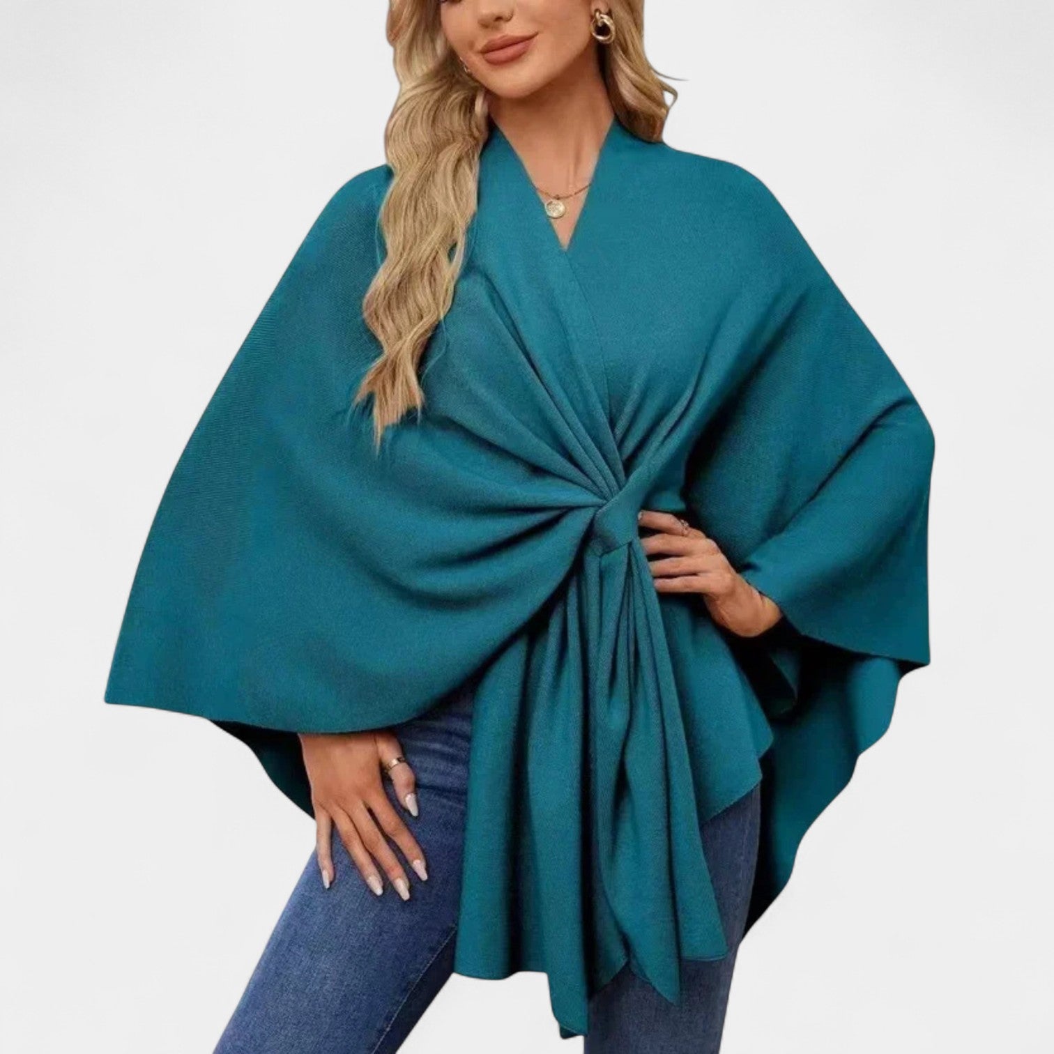 Daniela – Elegantno lepršavo pončo s čvorom
