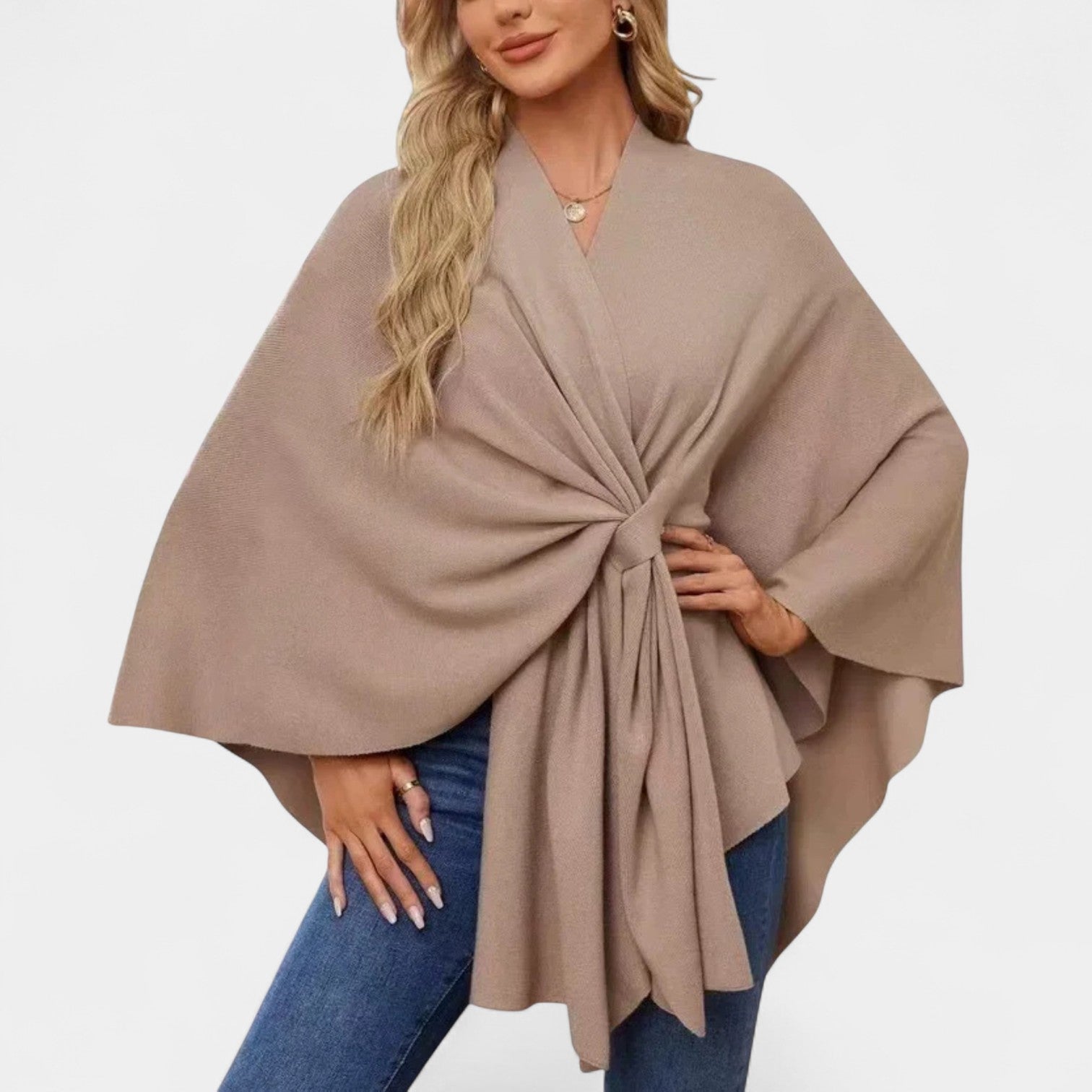 Daniela – Elegantno lepršavo pončo s čvorom