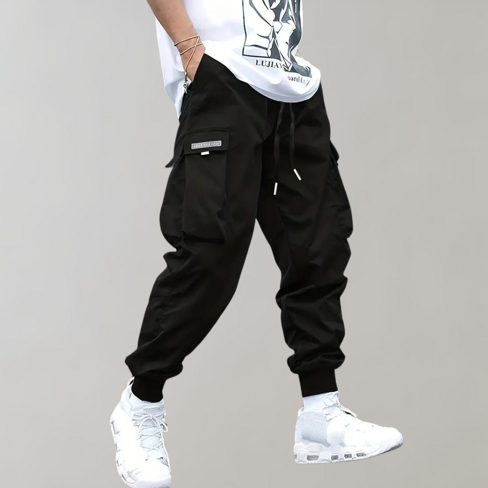 Tomáš – Muške Cargo Jogging Hlače – Ljubičaste Streetwear Hlače s Džepovima na Zip i Riblji Rep