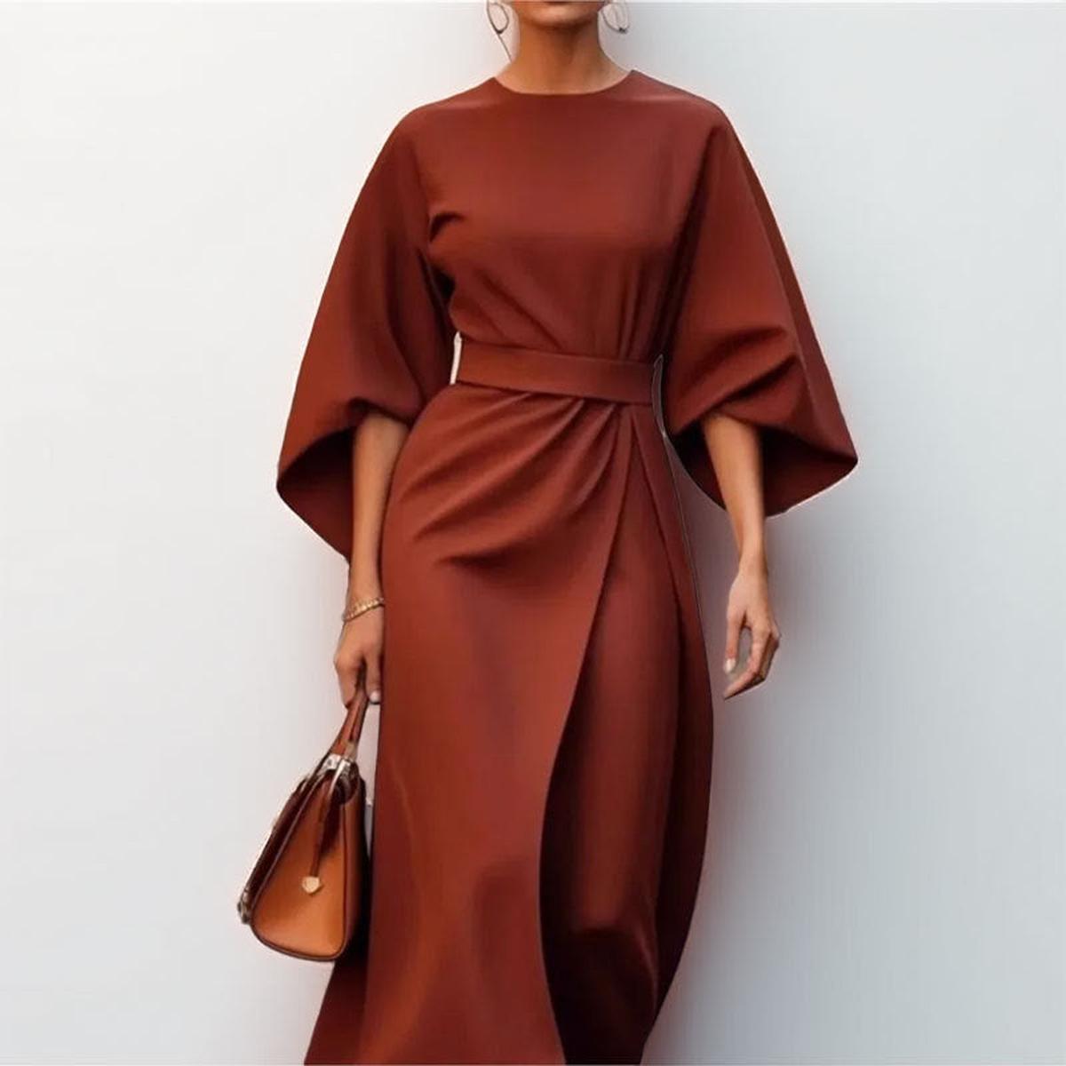 Cally™ - Dolga obleka s kimono rokavi" se lahko prepiše kot "Cally™ - Dolga obleka z rokavi v kimono slogu.