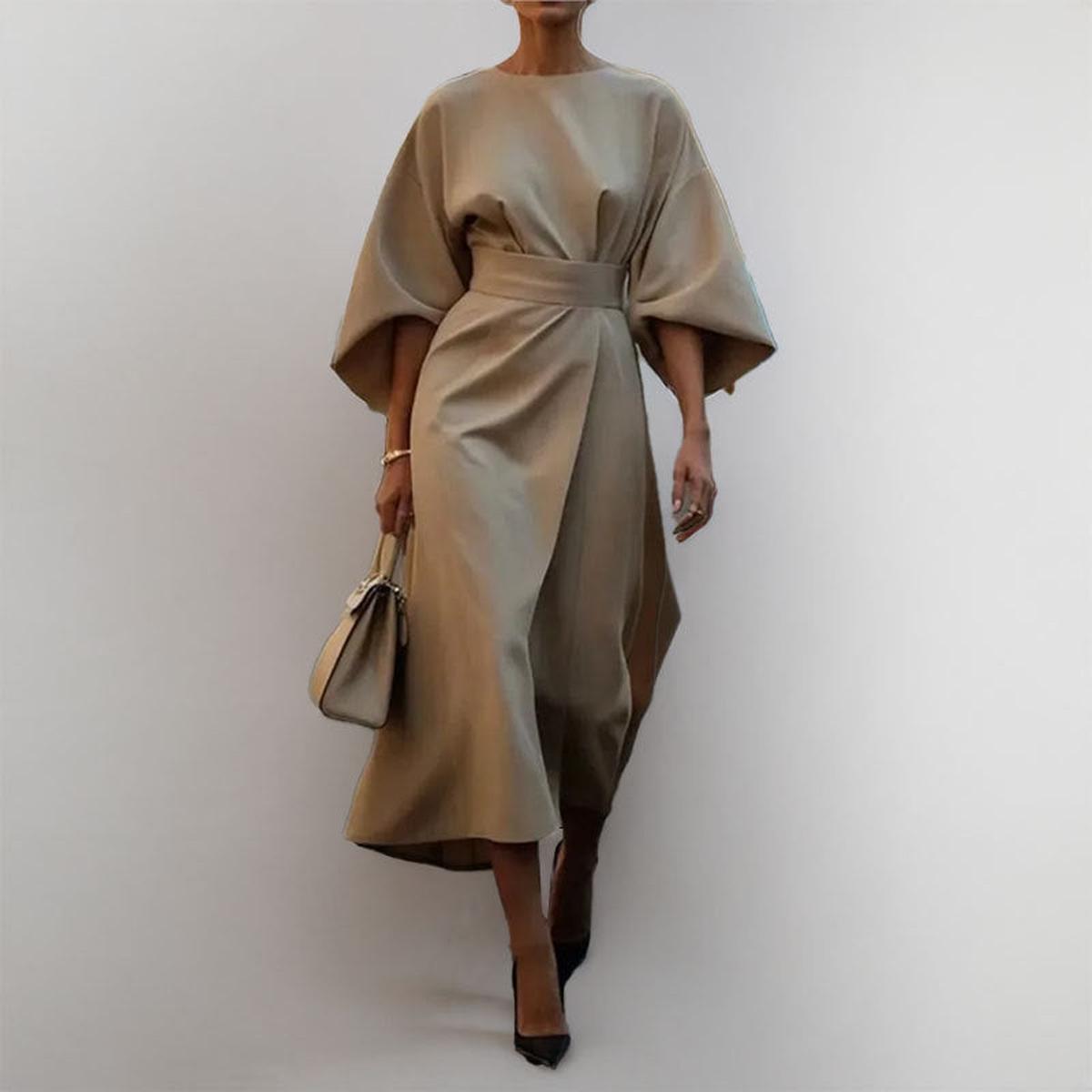 Cally™ - Dolga obleka s kimono rokavi" se lahko prepiše kot "Cally™ - Dolga obleka z rokavi v kimono slogu.