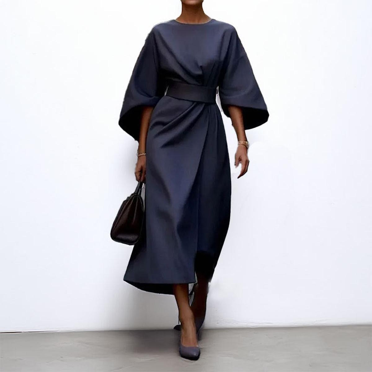 Cally™ - Dolga obleka s kimono rokavi" se lahko prepiše kot "Cally™ - Dolga obleka z rokavi v kimono slogu.