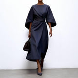 Cally™ - Dolga obleka s kimono rokavi" se lahko prepiše kot "Cally™ - Dolga obleka z rokavi v kimono slogu.